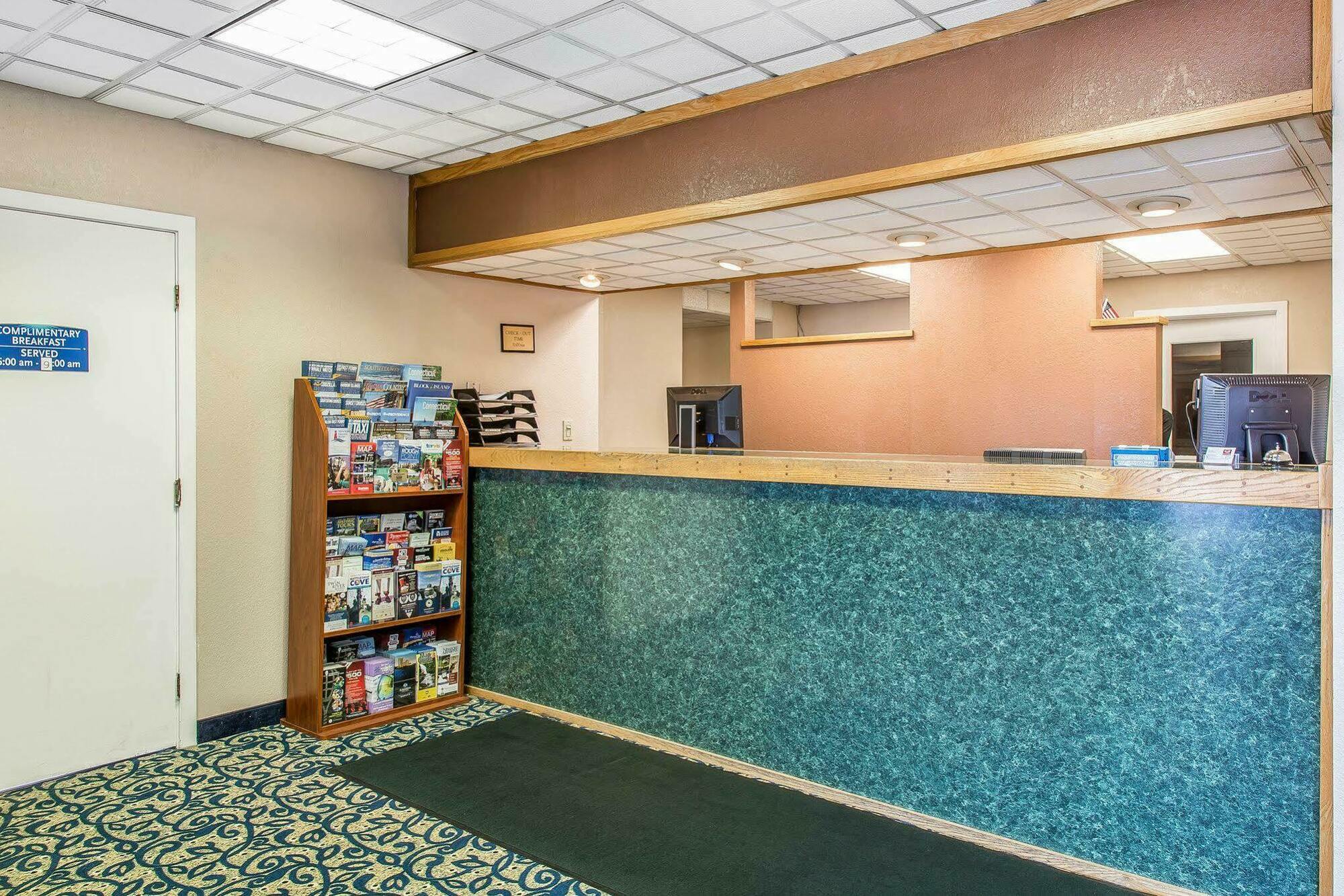 Econo Lodge Cranston - Providence Zewnętrze zdjęcie